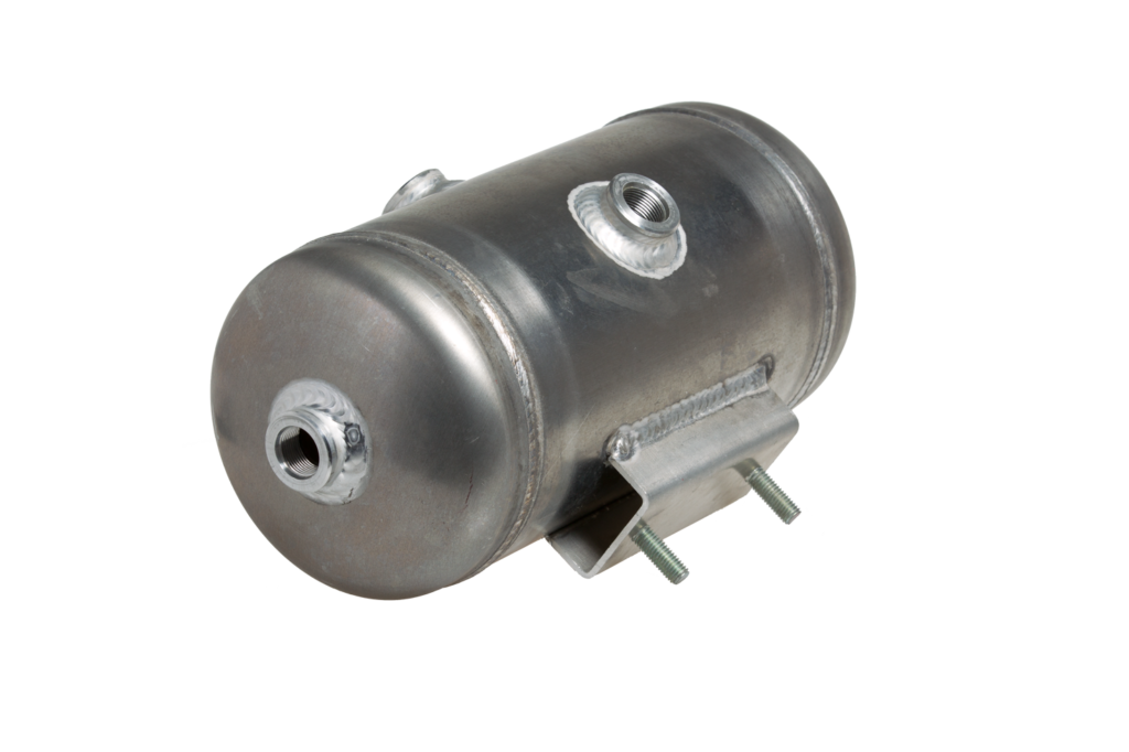 Compressed air tanks and air reservoirs